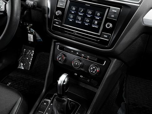 Used 2021 Volkswagen Tiguan S image 26