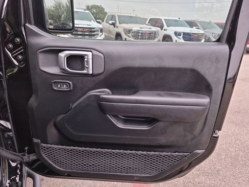 Used 2018 Jeep Wrangler Unlimited Sport S AWD/4WD image 41