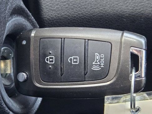 Certified 2023 Hyundai Santa Fe SE image 21