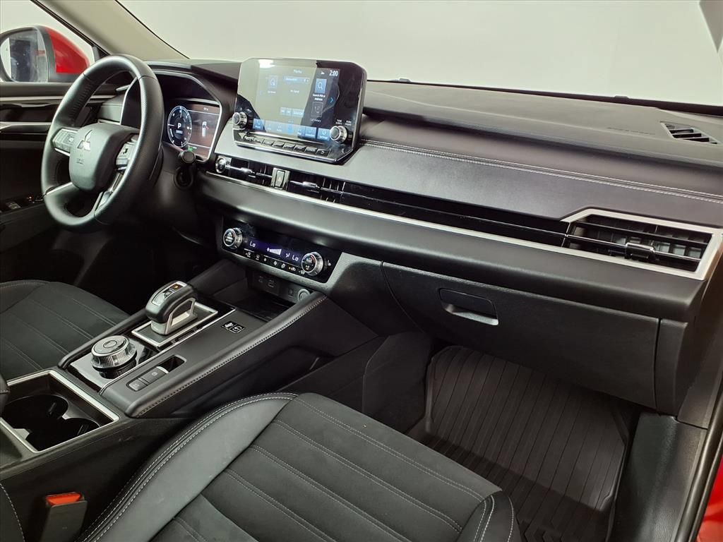 Used 2024 Mitsubishi Outlander SE AWD/4WD image 7