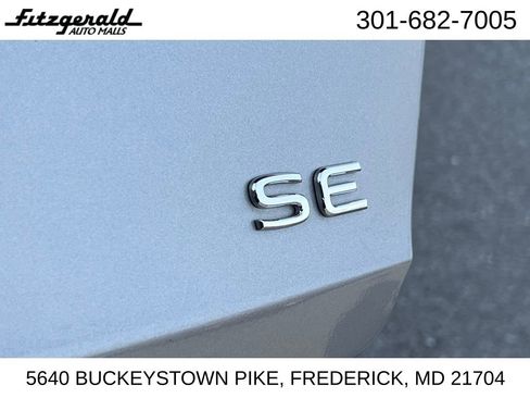 Used 2024 Volkswagen Jetta SE image 13