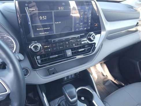 Used 2022 Toyota Highlander Platinum image 35
