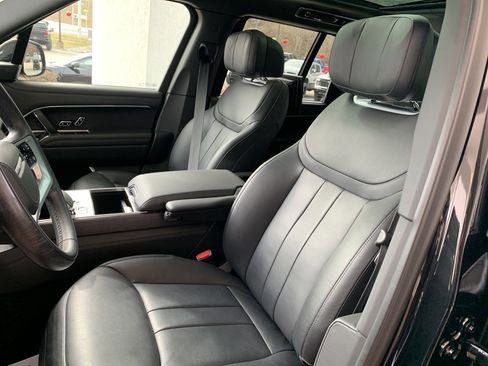 Used 2025 Land Rover Range Rover Autobiography image 11