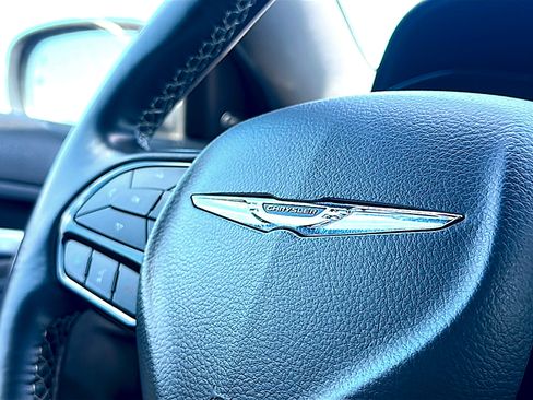 Used 2022 Chrysler 300 S RWD image 31