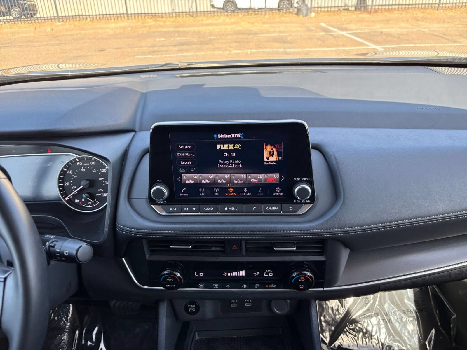 Used 2025 Nissan Rogue SV AWD/4WD image 16
