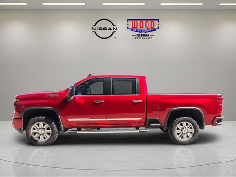Used 2024 Chevrolet Silverado 2500 High Country w/ High Country Premium Package AWD/4WD image 5