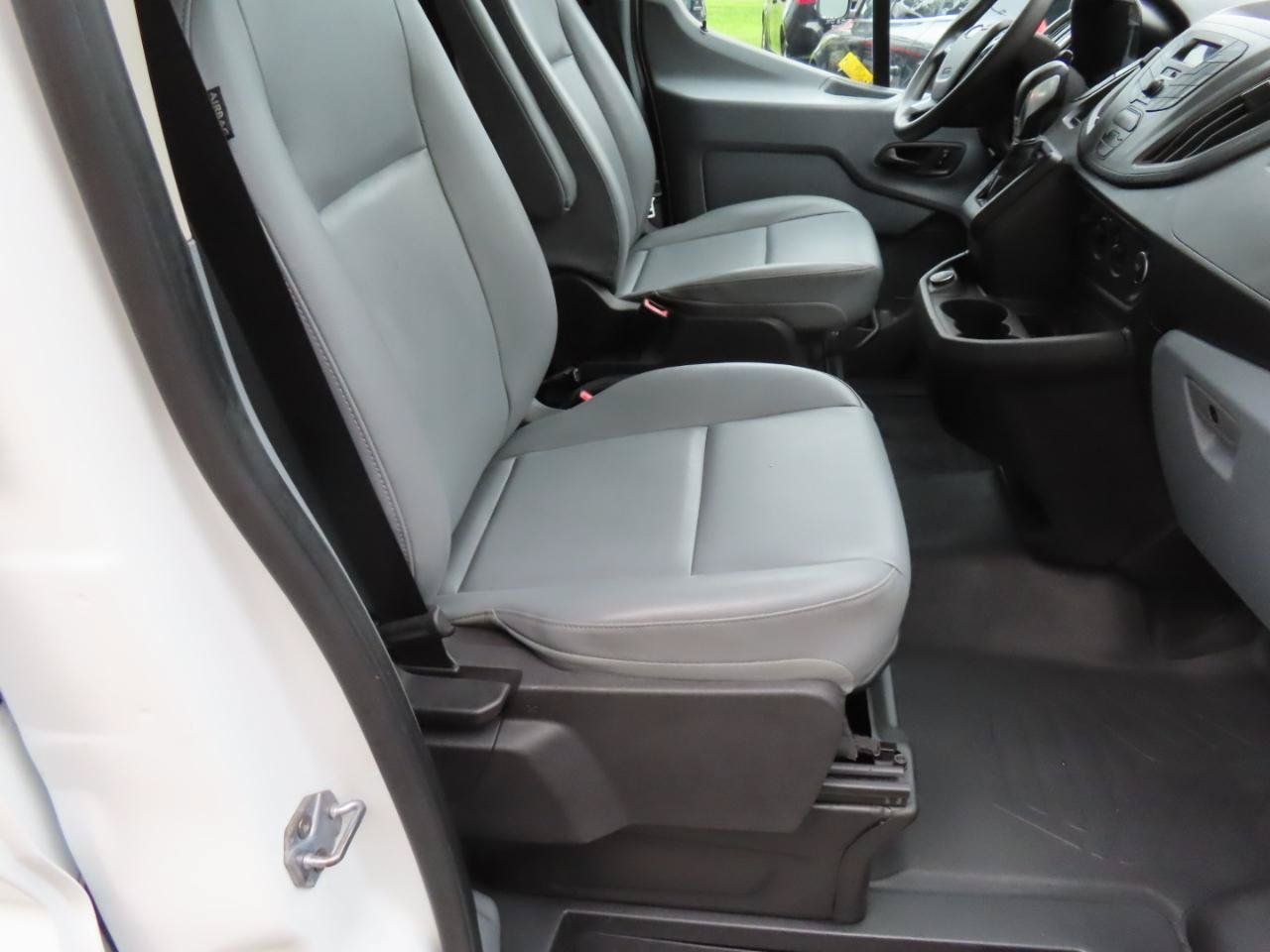 Used 2018 Ford Transit 250 130 Low Roof RWD image 15