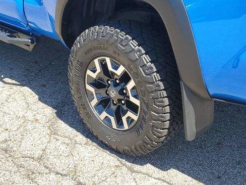 Used 2020 Toyota Tacoma TRD Off-Road AWD/4WD image 31