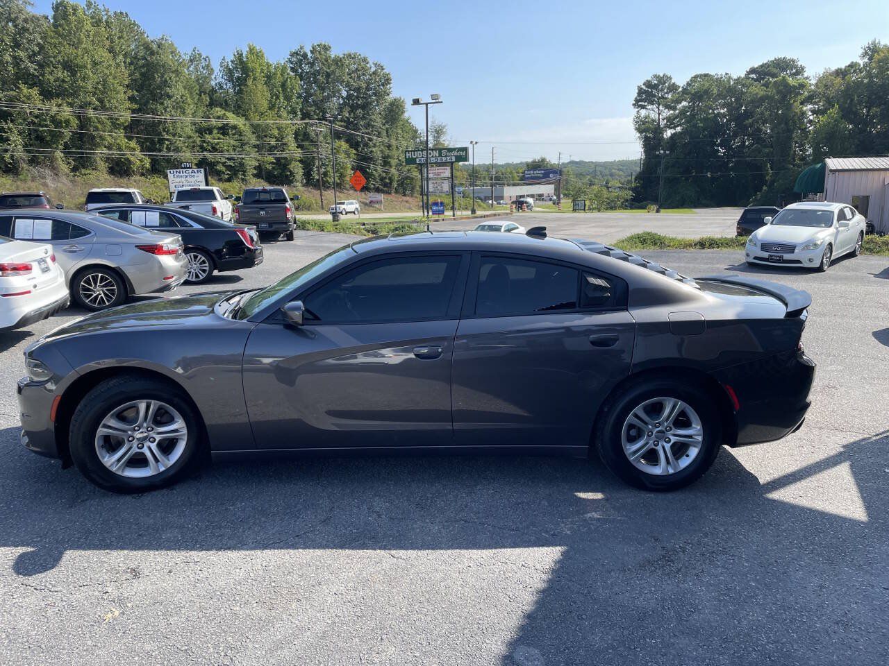 Used 2020 Dodge Charger SXT w/ Leather Interior Group RWD image 4
