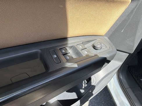Used 2020 Volkswagen Atlas Cross Sport SE w/ Panoramic Sunroof Package FWD image 21