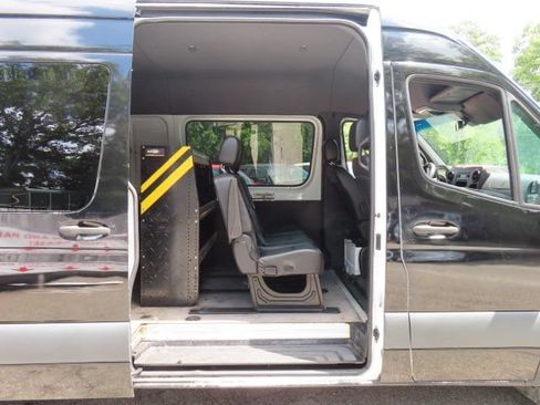 Used 2021 Mercedes-Benz Sprinter 2500 image 12