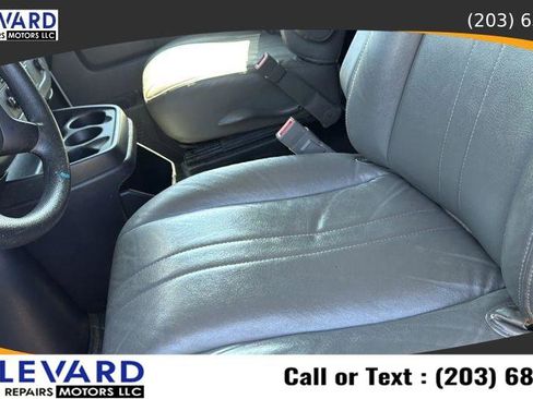 Used 2015 Chevrolet Express 2500 Extended RWD image 23