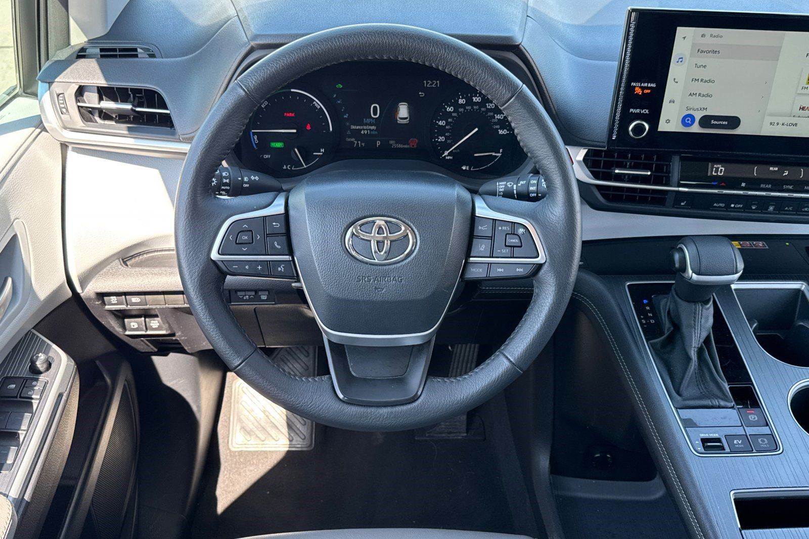 Used 2026 Toyota Sienna XLE FWD image 29