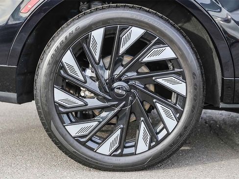 Certified 2024 Lincoln Nautilus Reserve w/ Equipment Group 202A image 14