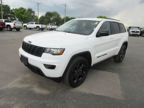 Used 2019 Jeep Grand Cherokee Laredo AWD/4WD image 10