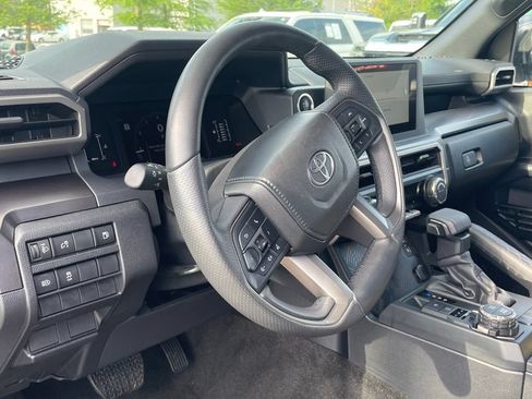 Used 2025 Toyota 4Runner SR5 AWD/4WD image 10