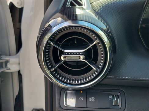 Used 2025 Chevrolet Equinox LT image 29