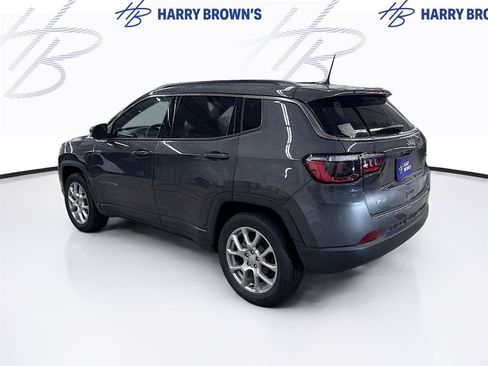 Used 2024 Jeep Compass Latitude AWD/4WD image 2