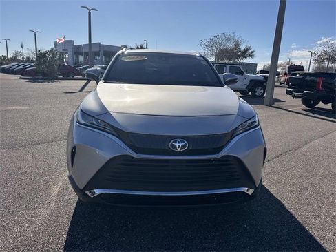 Used 2022 Toyota Venza XLE image 9