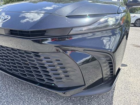 Used 2025 Toyota Camry SE FWD image 10
