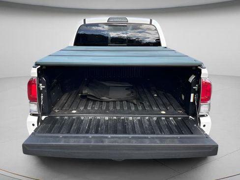 Used 2017 Toyota Tacoma Limited w/ Tow Package AWD/4WD image 13