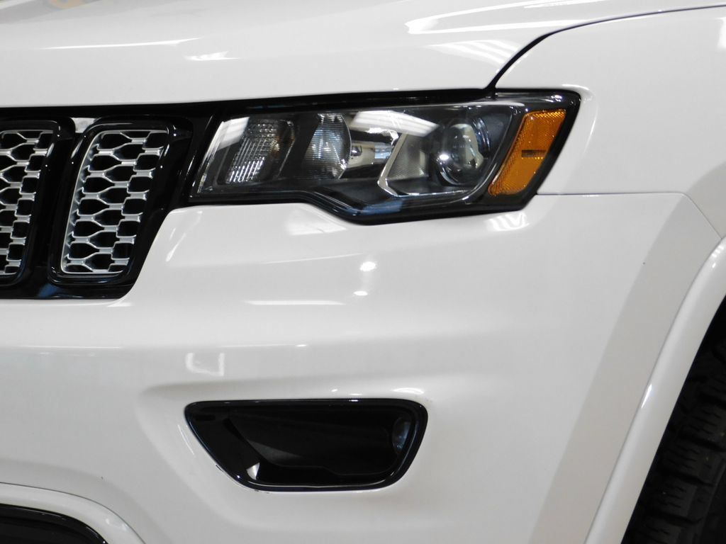 Used 2020 Jeep Grand Cherokee Altitude AWD/4WD image 15
