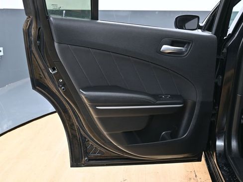 Used 2019 Dodge Charger SXT AWD/4WD image 38