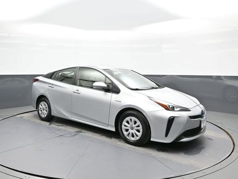 Certified 2022 Toyota Prius LE image 4