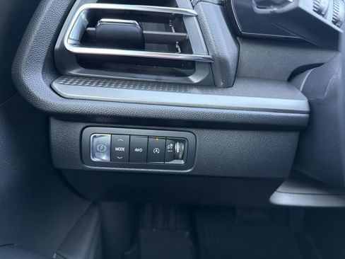 New 2026 Chevrolet Traverse LT image 14