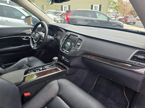 Used 2018 Volvo XC90 T5 Momentum w/ Convenience Package AWD/4WD image 21