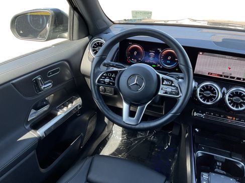 Used 2023 Mercedes-Benz EQB 300 4MATIC image 11
