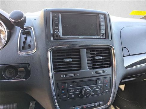 Used 2018 Dodge Grand Caravan SXT w/ Driver Convenience Group image 8