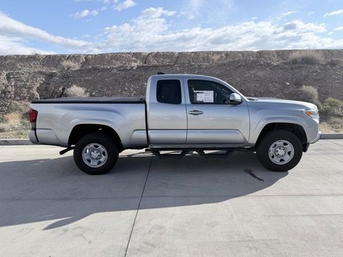 Used 2023 Toyota Tacoma SR image 4
