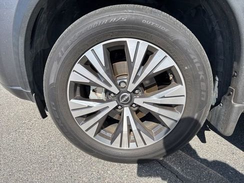 Used 2023 Nissan Rogue SV w/ SV Premium Package image 17