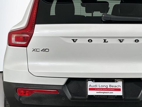 Used 2023 Volvo XC40 B5 Plus AWD/4WD image 16