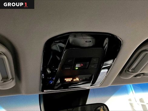 Certified 2021 Toyota Venza LE image 34