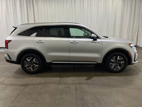 Used 2022 Kia Sorento S FWD image 2