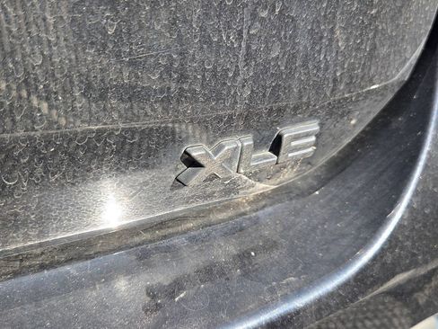 Used 2022 Toyota Highlander XLE FWD image 10