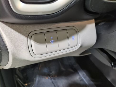 Certified 2023 Hyundai Venue SEL FWD image 16