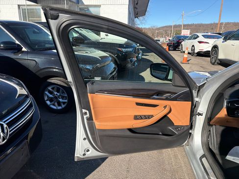 Used 2019 BMW 530e xDrive image 14