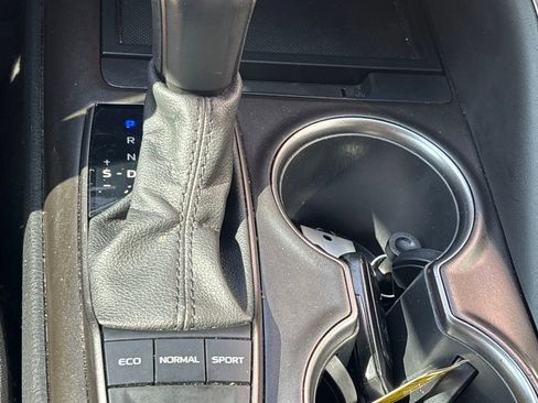 Used 2022 Toyota Camry SE w/ Convenience Package image 13