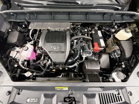 Certified 2025 Toyota Highlander XLE FWD image 33