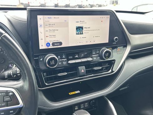 Used 2023 Toyota Highlander XLE FWD image 26