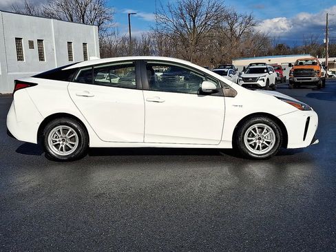Used 2022 Toyota Prius L Eco image 7