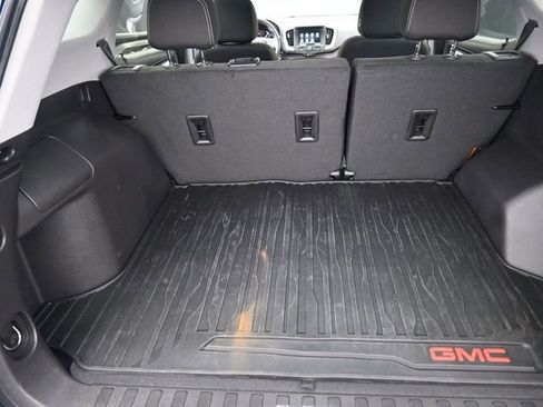 Used 2024 GMC Terrain SLE w/ Driver Convenience Package image 24