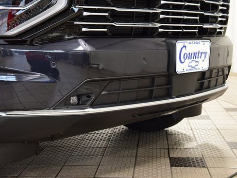 New 2025 Chevrolet Suburban Premier image 13