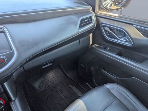 Used 2021 Chevrolet Tahoe Z71 w/ Rear Media and Nav Package image 17