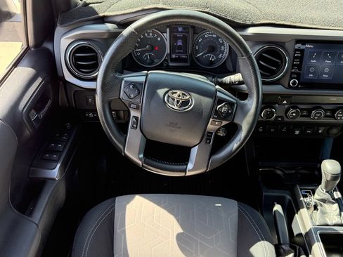 Used 2020 Toyota Tacoma TRD Off-Road w/ Technology Package AWD/4WD image 9