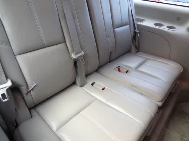 Used 2014 Chevrolet Suburban LT RWD image 11