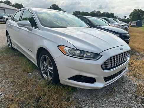 Used 2016 Ford Fusion Titanium FWD image 2